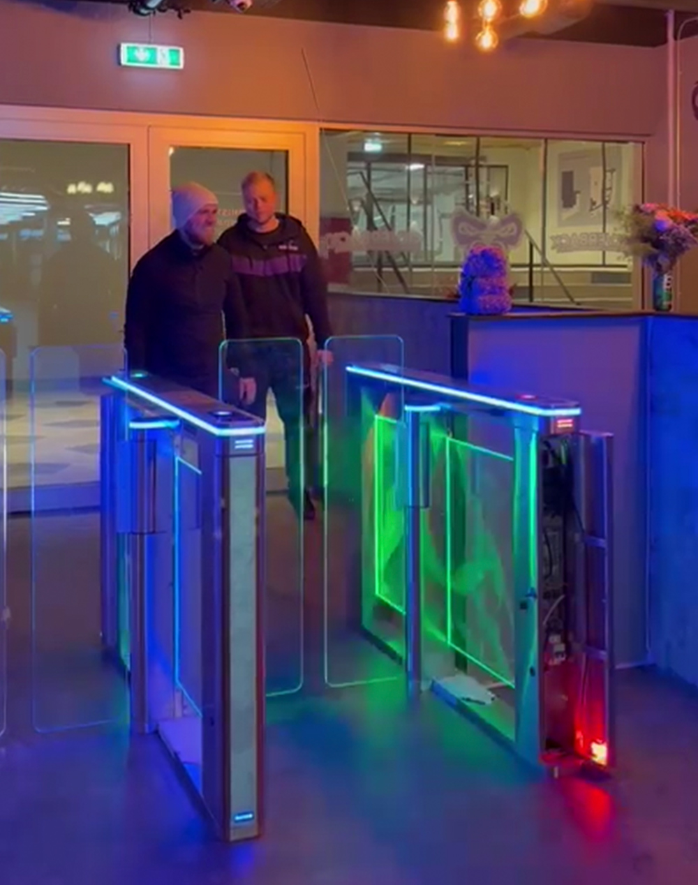 AKT327-Swing-Turnstile-in-Danish-Gym