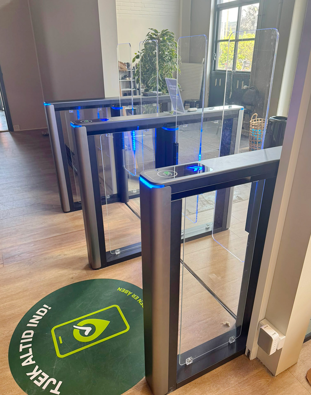 AKT329-speed-gate-in-a-Denmark-gym