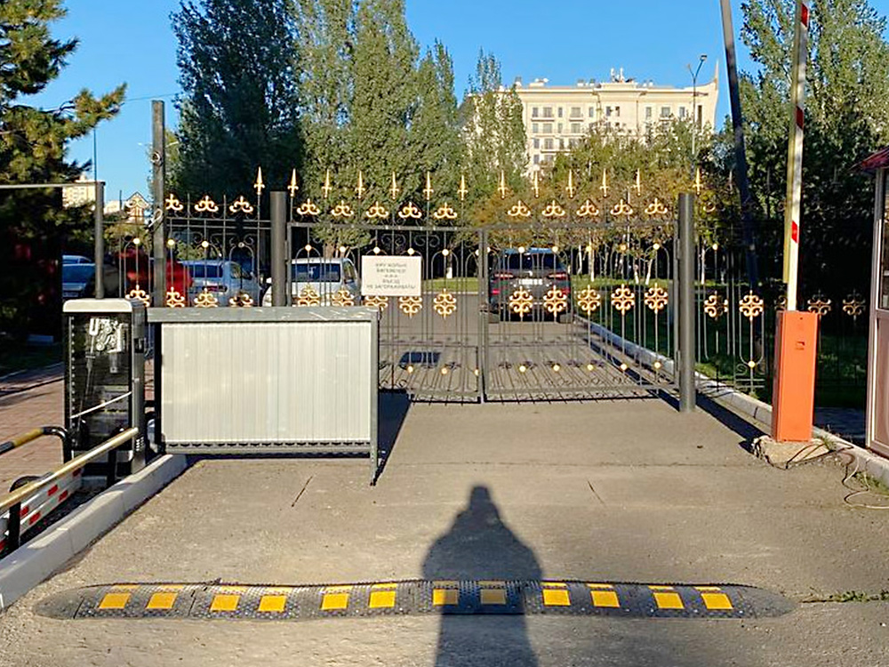 Kazakhstan-AKD208-advertising-barrier