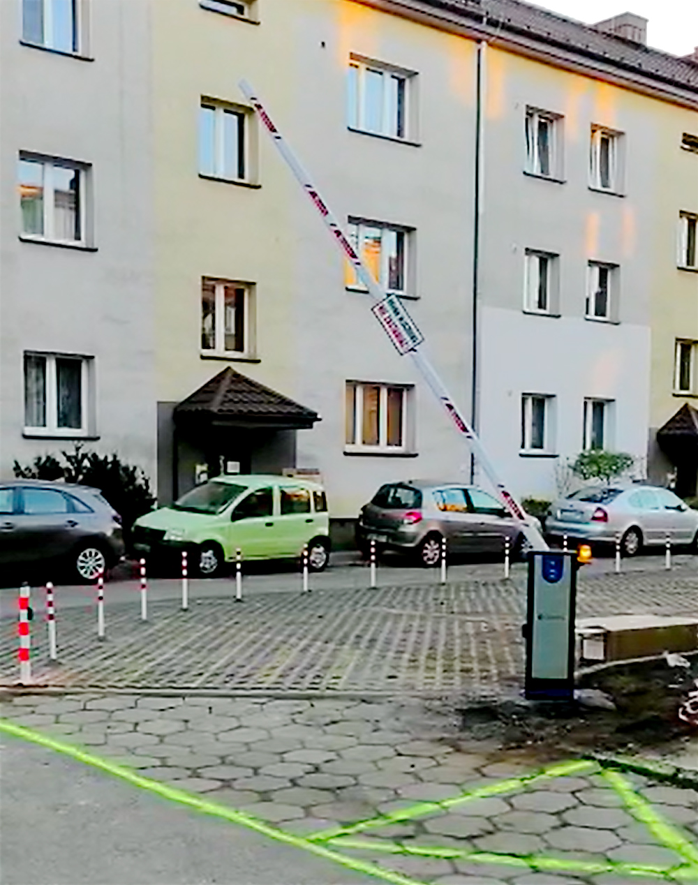 Poland-AK47-barrier-gate